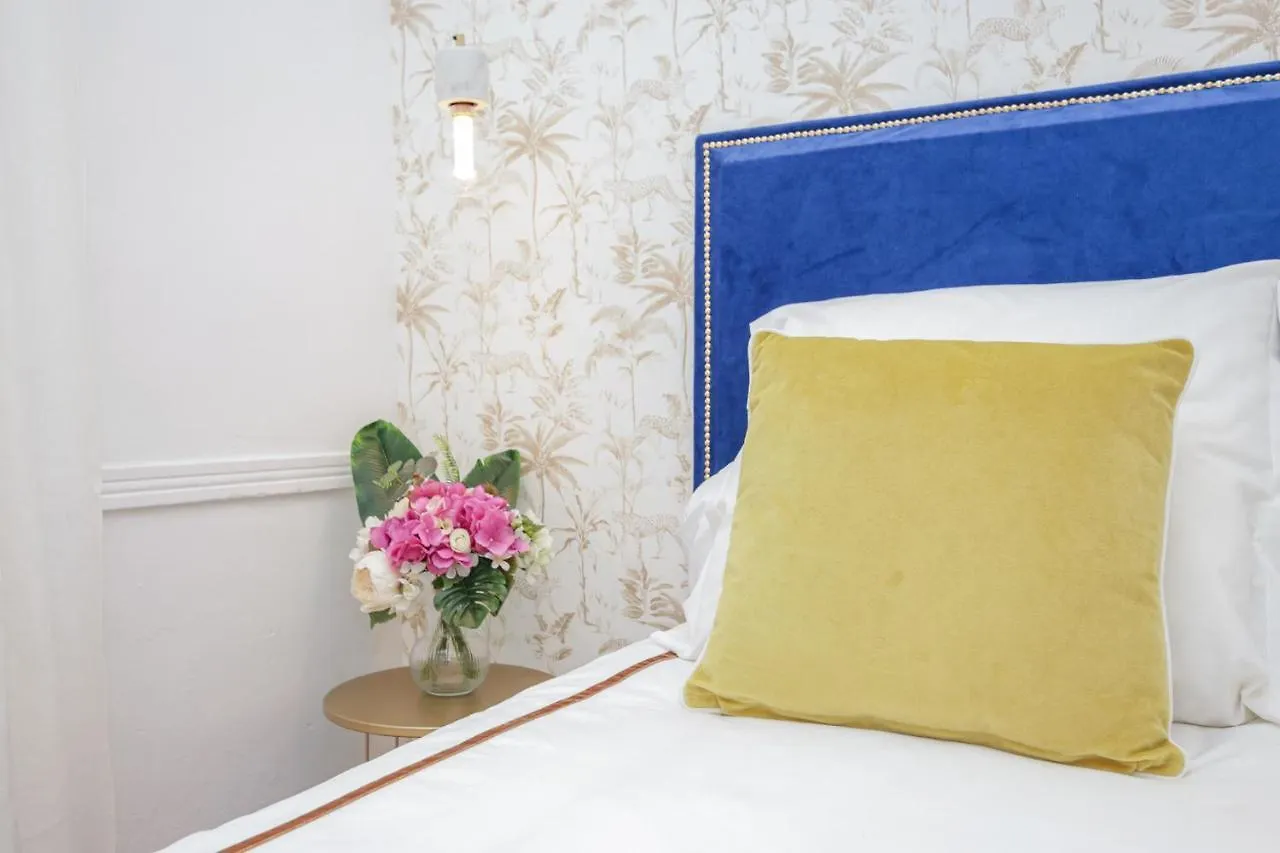 リスボンGolden Cage Chiado - Charm Historic And Cozyアパートメント アパート